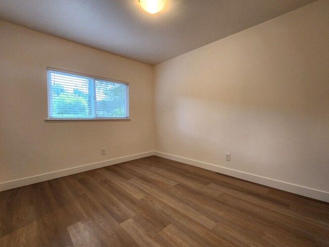 Building Photo - Beautiful Remodeled Duplex in Palo Alto Av...