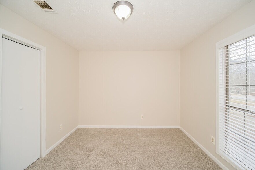 Building Photo - 239 Northbridge Dr