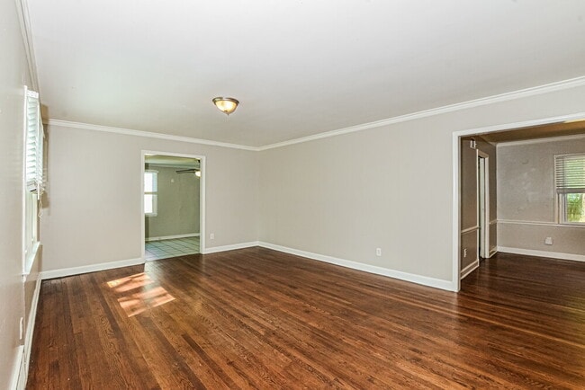 Building Photo - 1172 Oak Ridge Dr