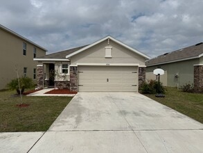 Building Photo - 3 Bedroom 2 Bath Single-Family Home (Garden Village)