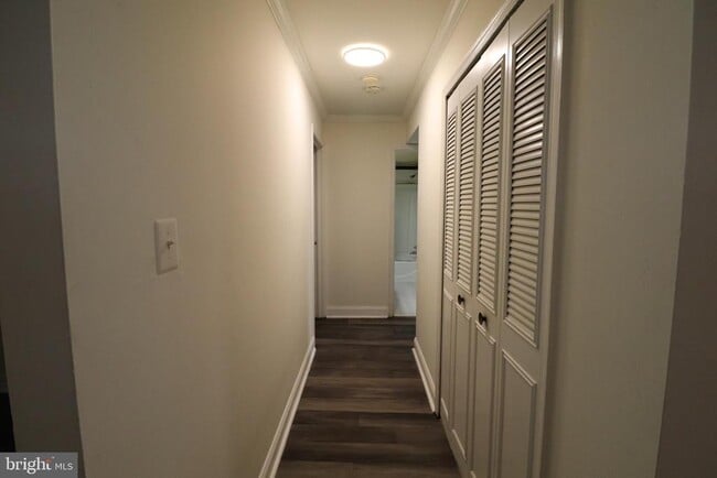 Building Photo - 6010 Westchester Park Dr