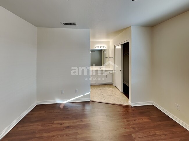 Building Photo - 452 N Rochester