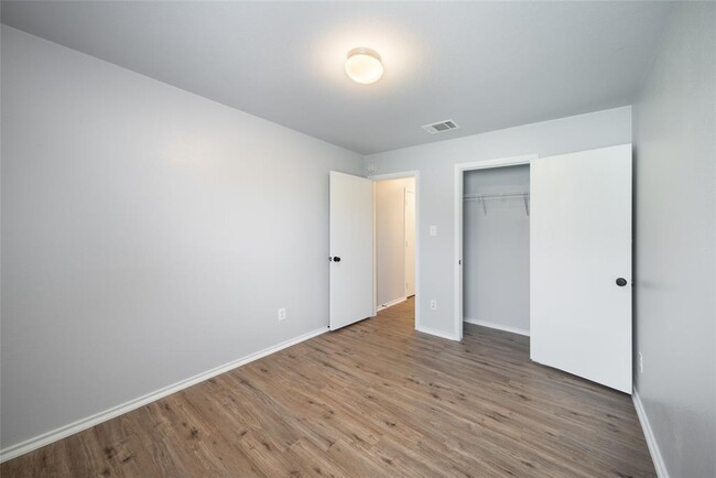 Building Photo - 2108 Boyer Dr