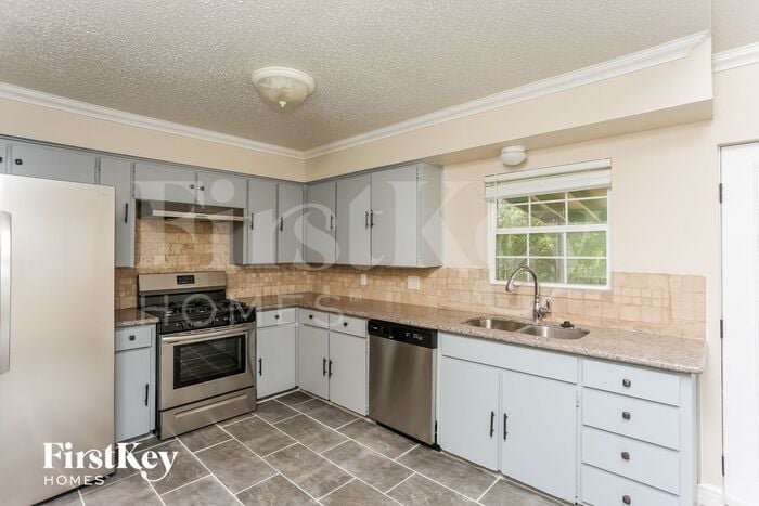Building Photo - 7355 Greenacres Dr