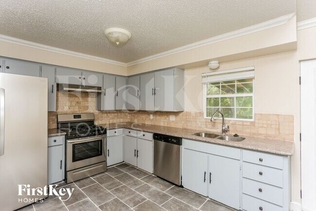 Building Photo - 7355 Greenacres Dr
