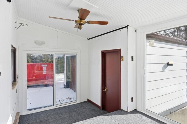 Building Photo - 566 E 10th St