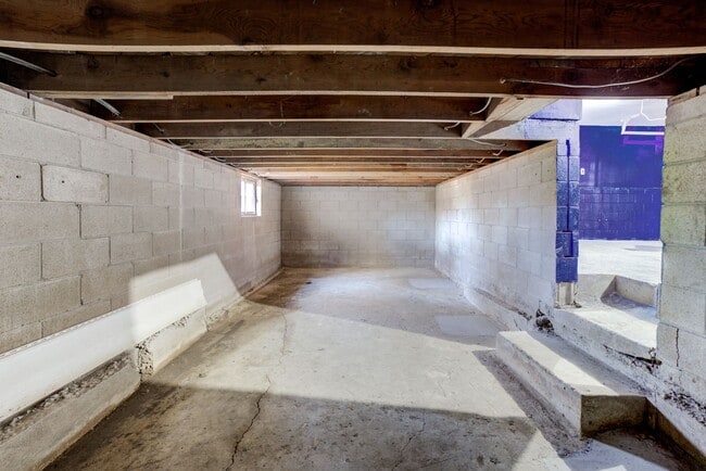 Building Photo - Stunning 4 Bed 3 Bath Home on Quiet Street!