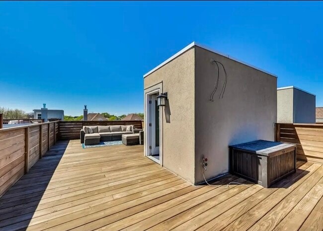 Building Photo - 1802 W Diversey Pkwy