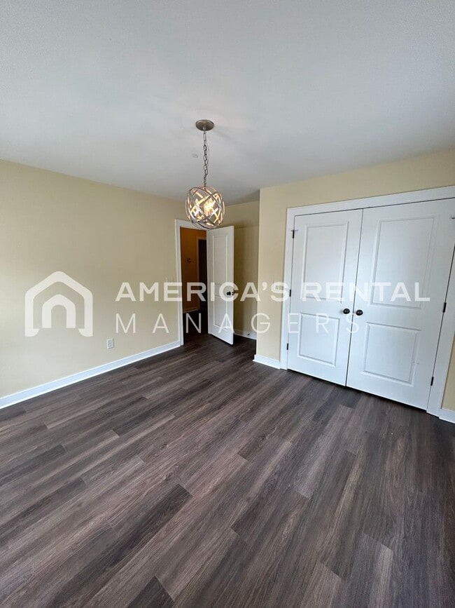 Building Photo - DEPOSIT PENDING! Home in Hoover!!! View with 48 Hours Notice!