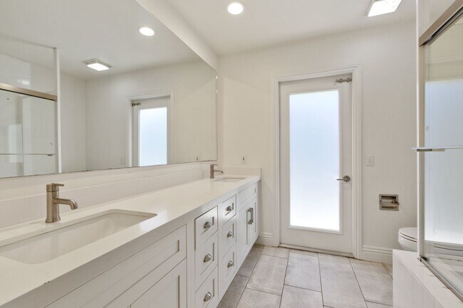 Building Photo - 6146 Shadycreek Dr