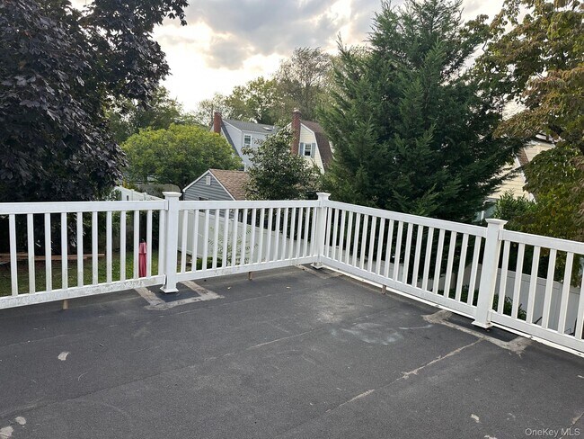 Building Photo - 15 Manhasset Ave