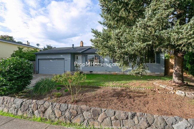 Building Photo - Quaint Ranch Style Home with Fenced Yard!
