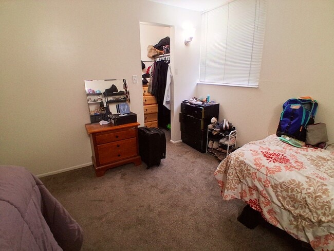 Building Photo - 1080 E 450 N