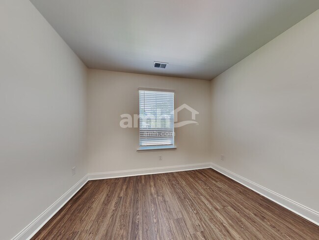 Building Photo - 302 West St