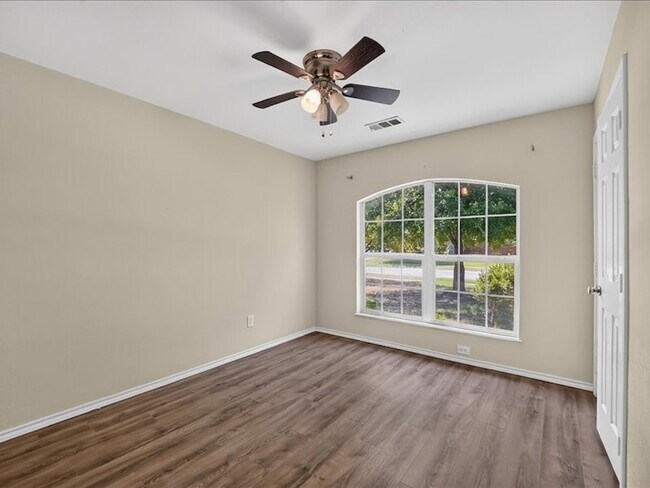 Building Photo - 2313 Belmont Park Dr
