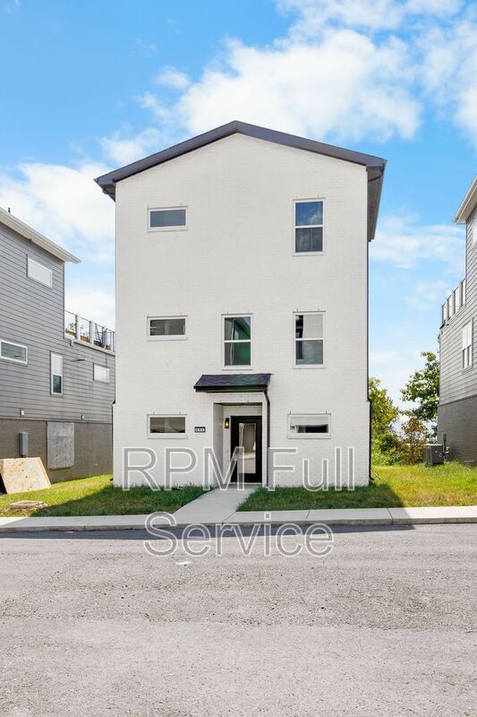 Building Photo - 1241 N Avondale Cir