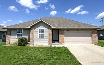 Building Photo - 3 Bedroom in Republic!