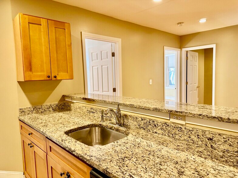 Building Photo - 328 St Paul St