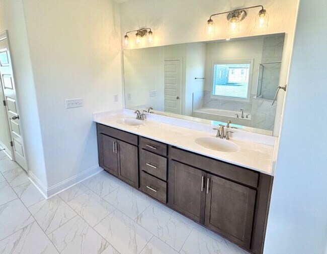 Building Photo - Now Leasing a Spacious 4-bedroom 2.5 Bath Home in Olive Branch @ Southbranch.