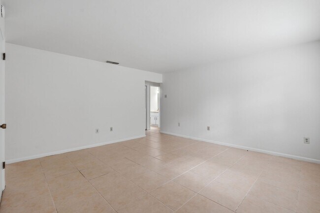 Building Photo - 2 Bedroom, 2 Bath House in Palmetto Woods!