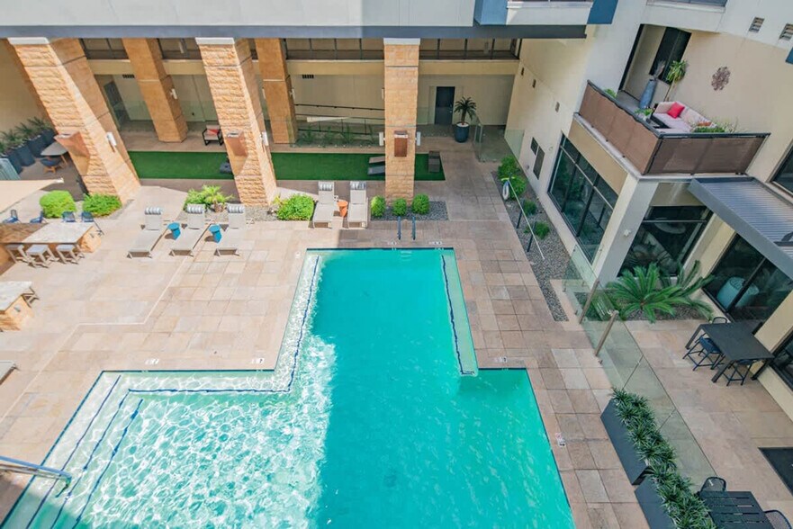 Building Photo - 15501 N Dial Blvd