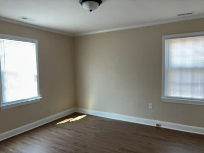 Building Photo - 1318