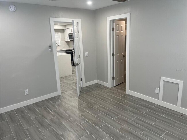 Building Photo - 1605 Pass a Grille Way