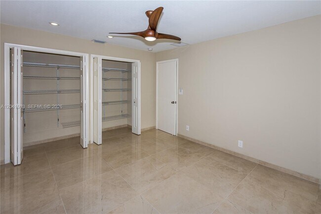 Building Photo - 16641 Royal Poinciana Dr