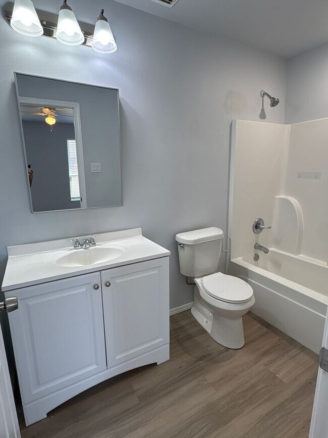 Building Photo - 5515 Kemper St