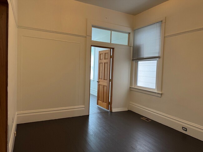 Building Photo - 947 Irving St