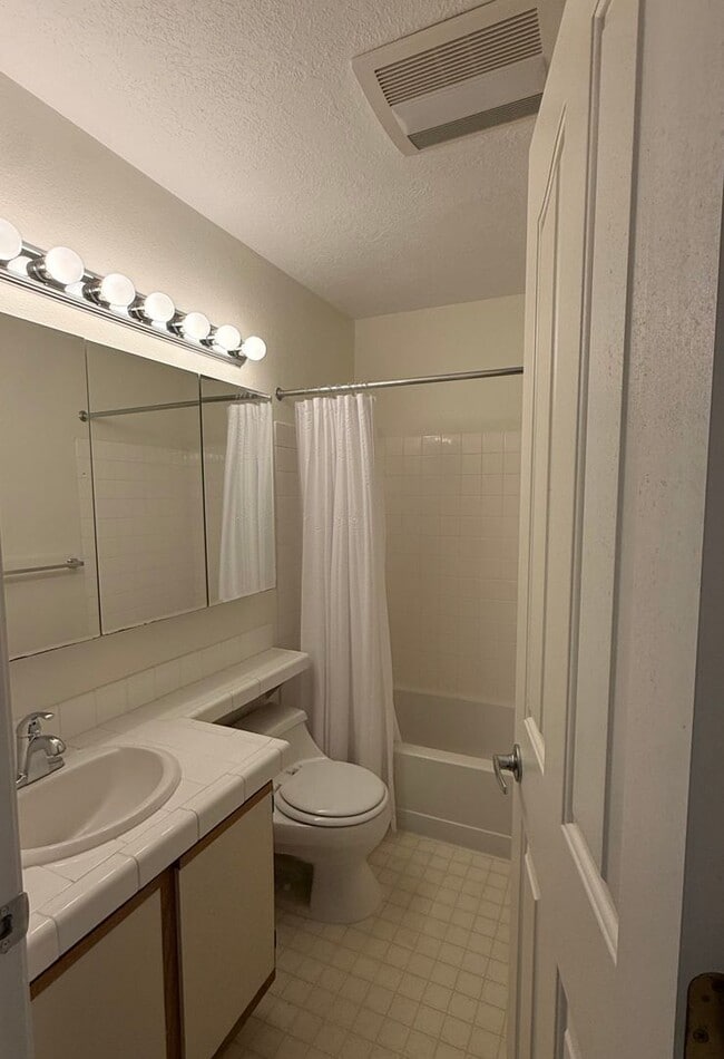 Building Photo - 4000 Carman Dr