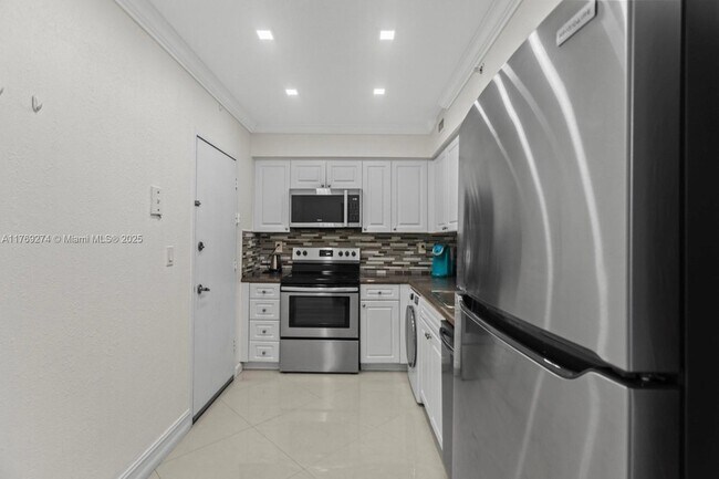 Building Photo - 2501 S Ocean Dr