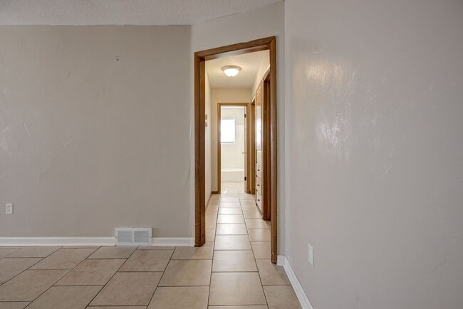 Building Photo - First Full Month's Rent Free! Spacious 3BD/1.BTH Home in Spencer