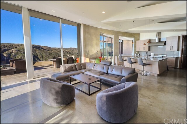 Building Photo - 1330 Coronado Dr