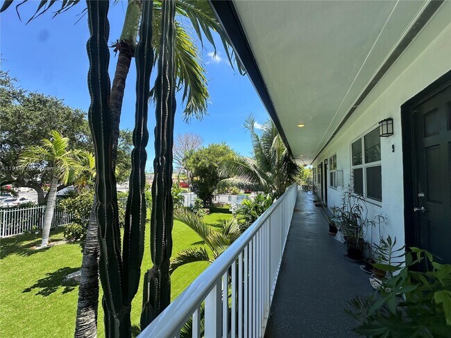 Building Photo - 1821 Thomas St