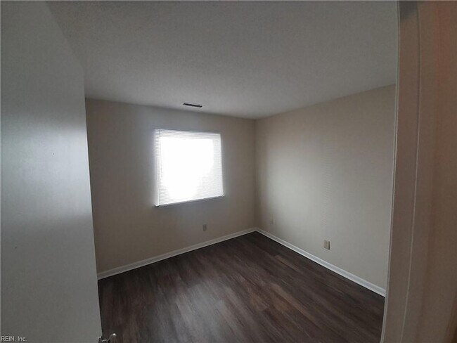 Building Photo - 5719 Earnhardt St