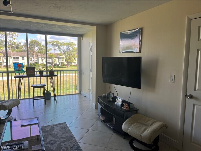 Building Photo - 1085 Forest Lakes Dr