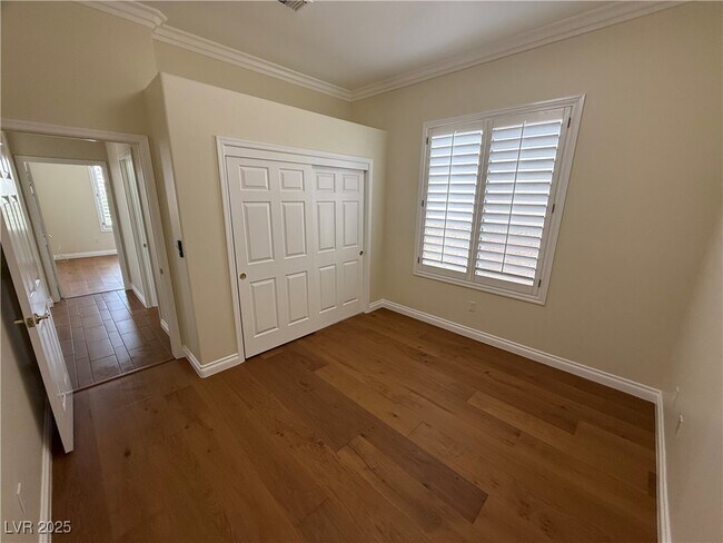 Building Photo - 10513 Longwood Dr