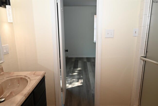 Building Photo - 1110 Rosemary Dr