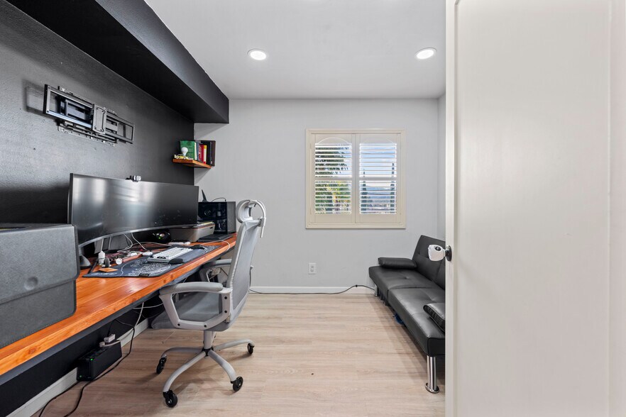 Building Photo - 18122 Sundowner Way