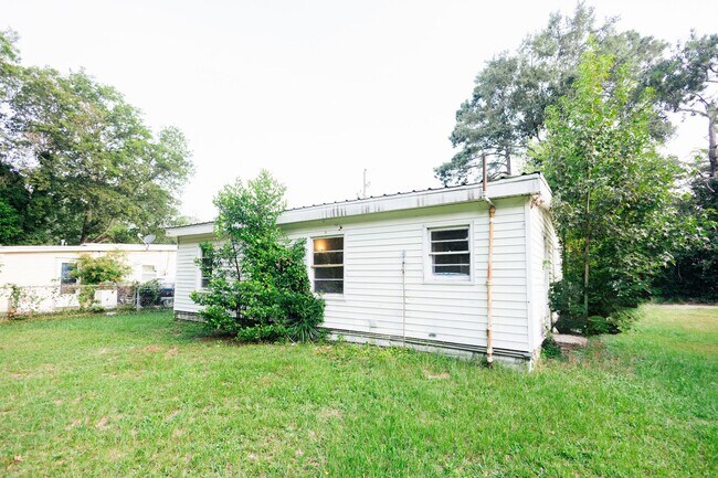 Building Photo - 4170 Palace Ave