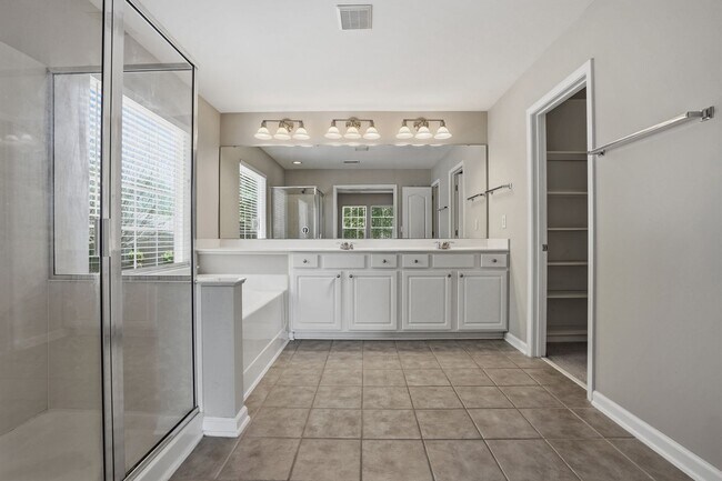 Building Photo - WAKEFIELD CORNER HOME WITH 4 BEDROOMS IS WAITING FOR YOU!