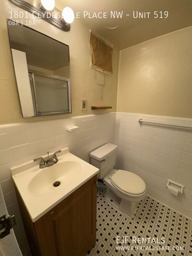 Building Photo - 1801 Clydesdale Pl NW