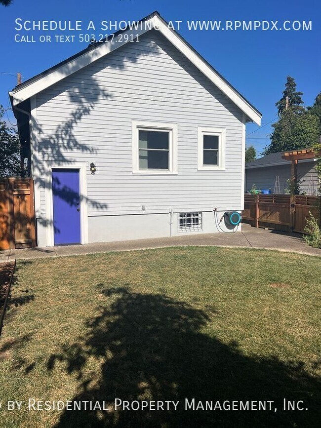 Building Photo - 2242 SE 44th Ave