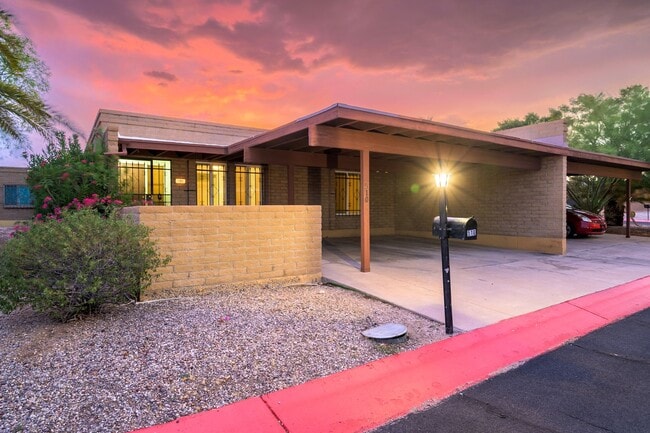 Building Photo - 510 W Cll Lago