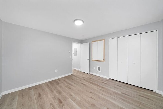 Building Photo - 2bed/1.5bath Townhome Available Today! Get...