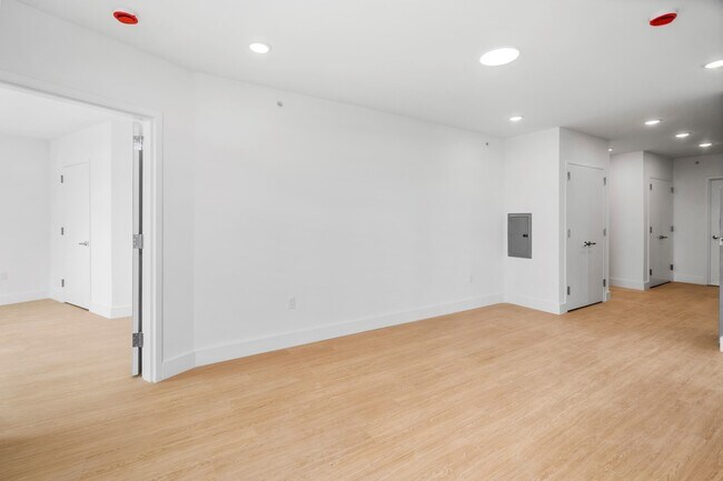 Building Photo - 50-52 Easton Ave