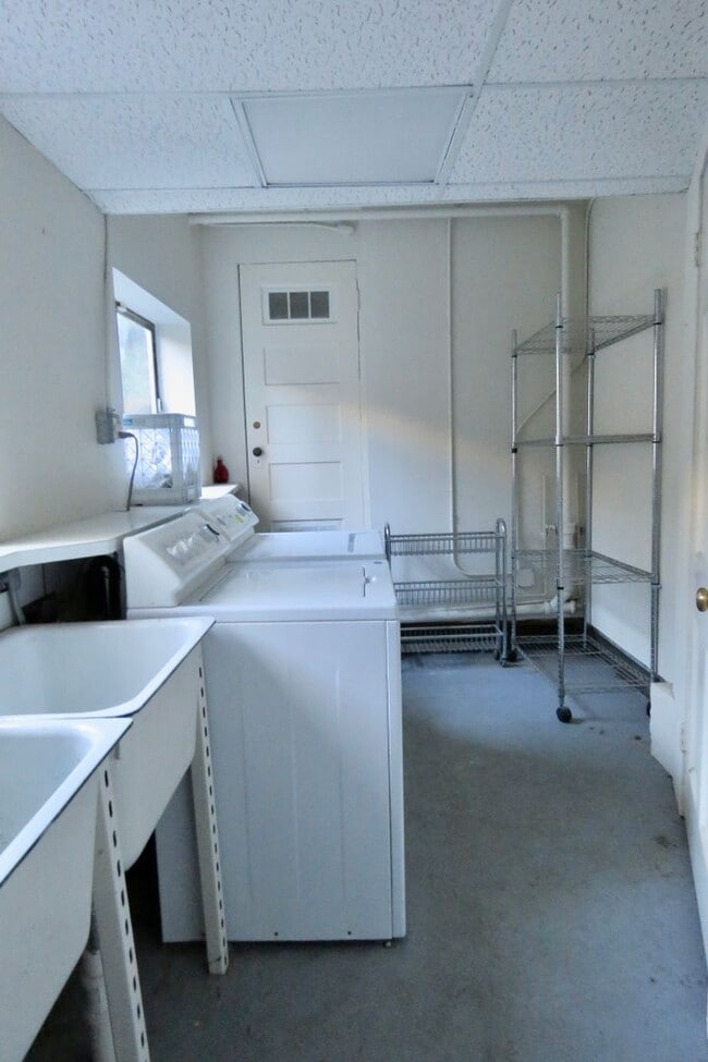 Building Photo - 124