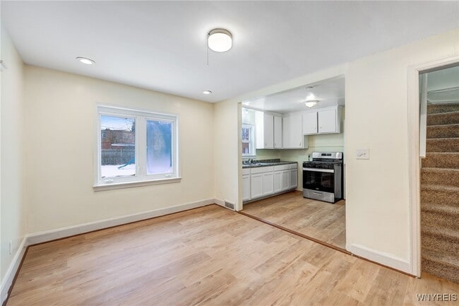Building Photo - 321 Eggert Rd