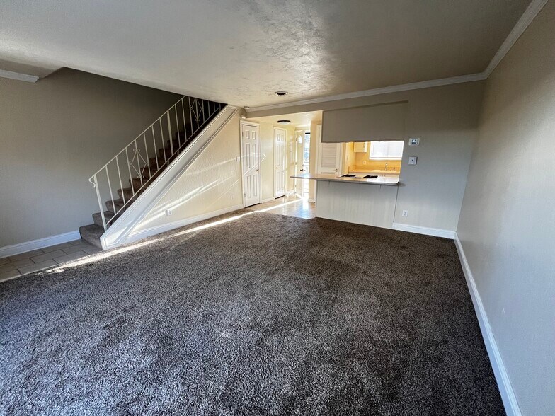 Living room - 888 Rutledge Dr